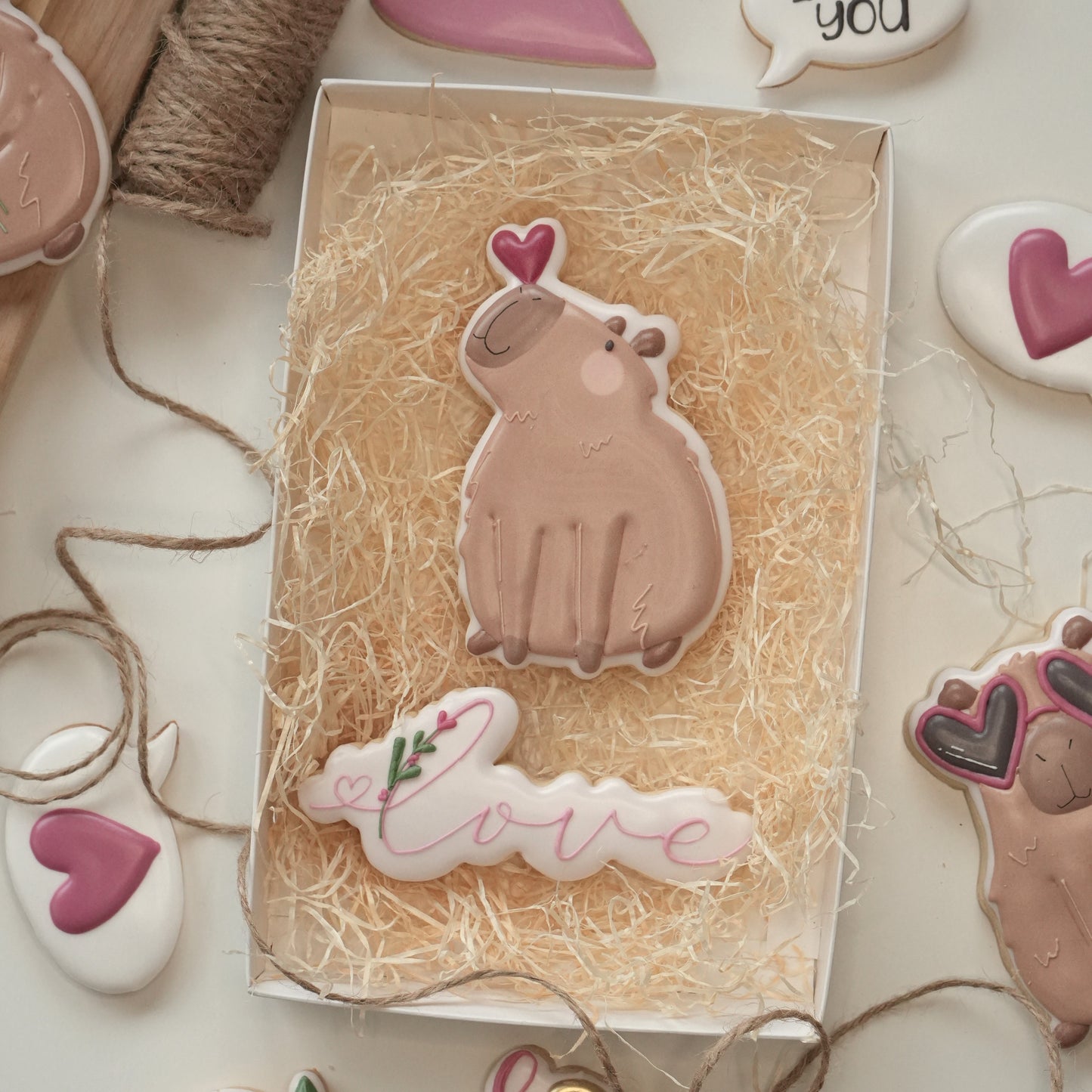 Capibara innamorato e scritta Love